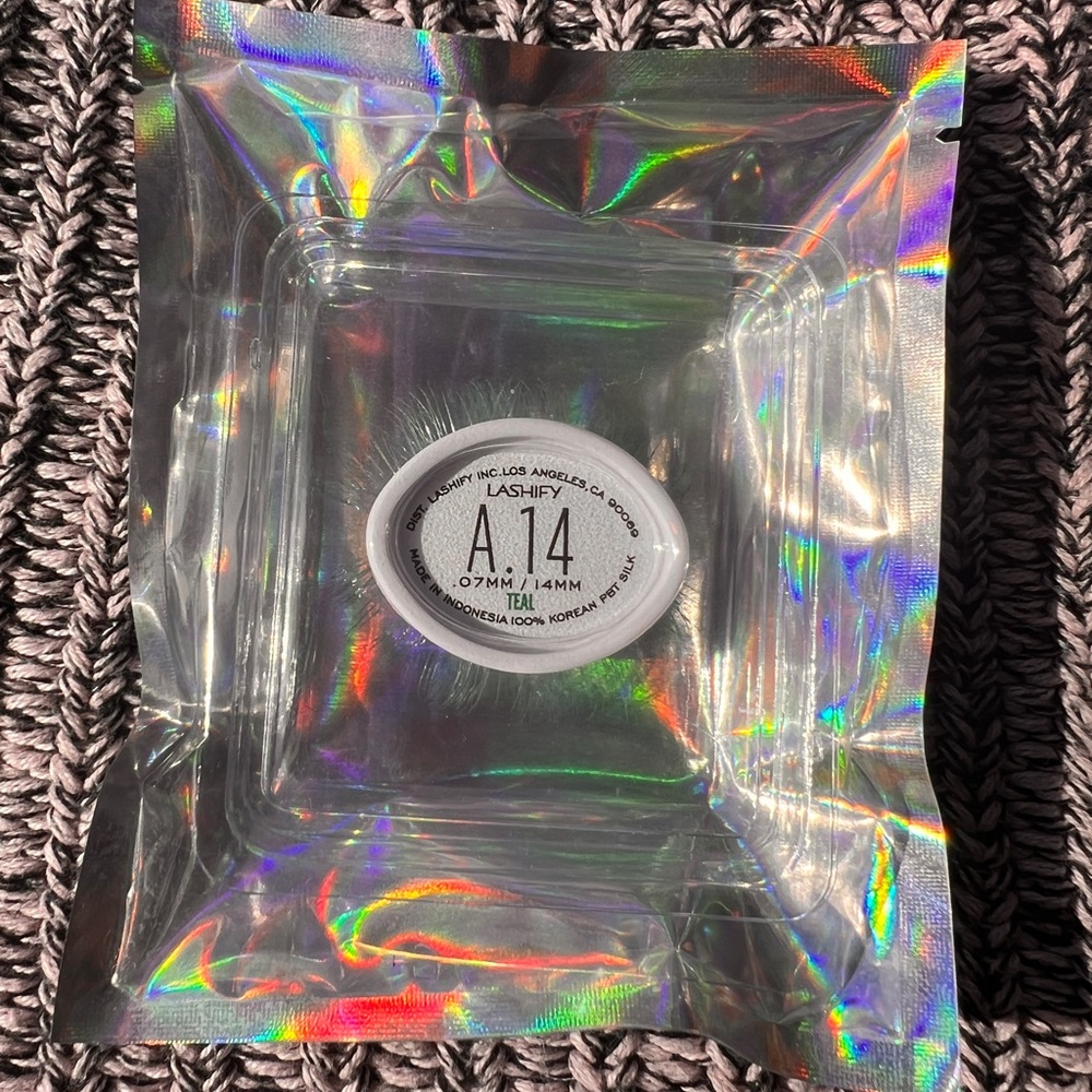 LASHIFY A.14 Teal Lashes